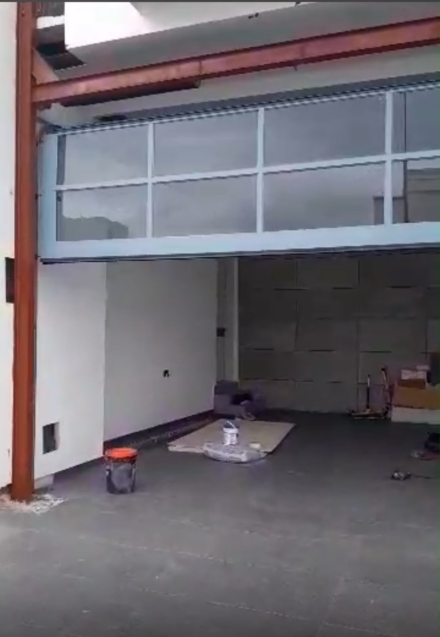 Electric garage door, Lekki